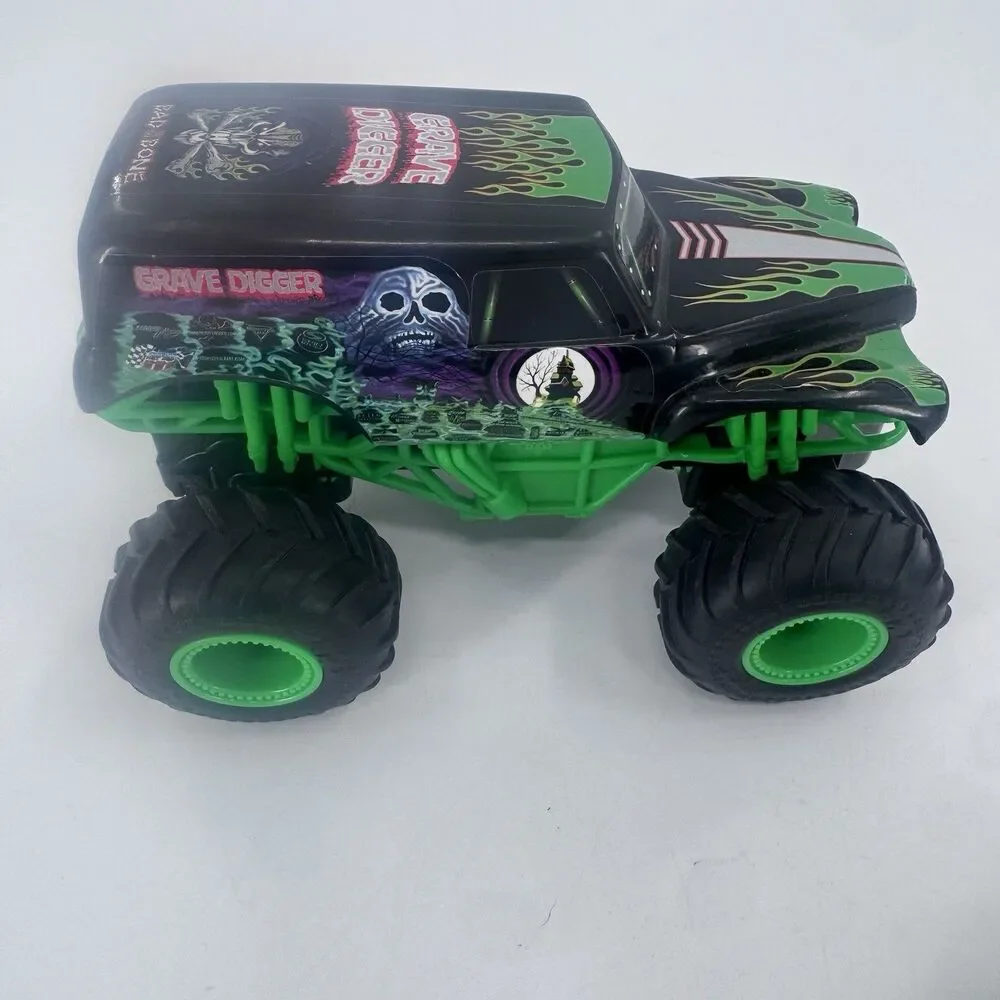 Monster Jam Grave Digger Remote Control Truck 1:10 Scale RC BKT Tires W/ Remote